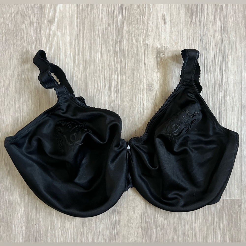 Wacoal Slimline Seamless Underwire Minimizer Bra in Black full coverage 38DD
